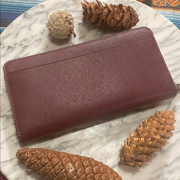Kate Spade Deep Plum Zip Up Leather Wallet Gold Accents, EUC 🎁 - Picture 3 of 12